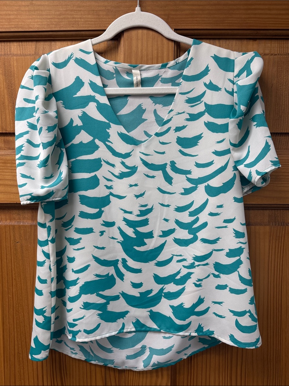 Tyche Teal and White V-Neck Puff Sleeve Blouse